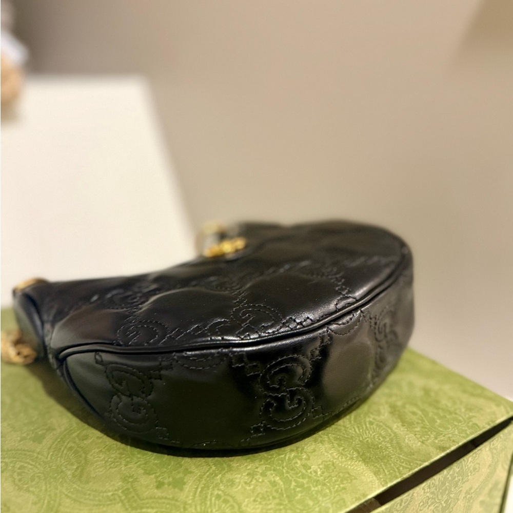 GUCCI
Calfskin GG Matelasse Mini Hobo Shoulder Bag Black Dimensions 8.2x5.5x2 - Picture 5 of 7